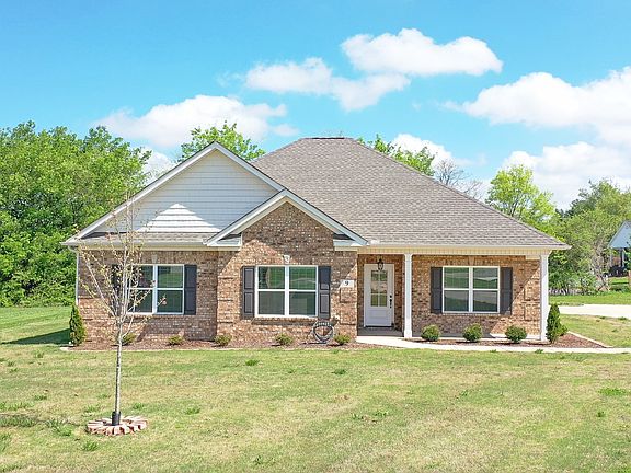 2nd image of 9 Ivy Dr