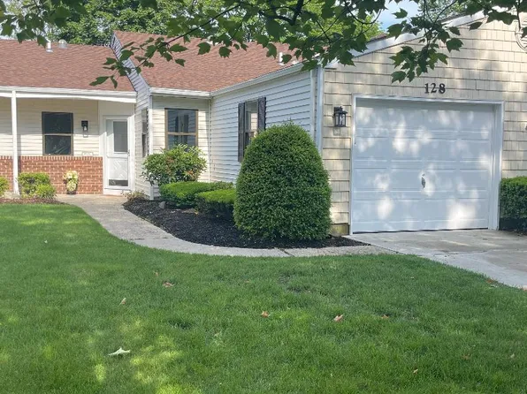 128 Knolls Drive, Stony Brook, NY 11790