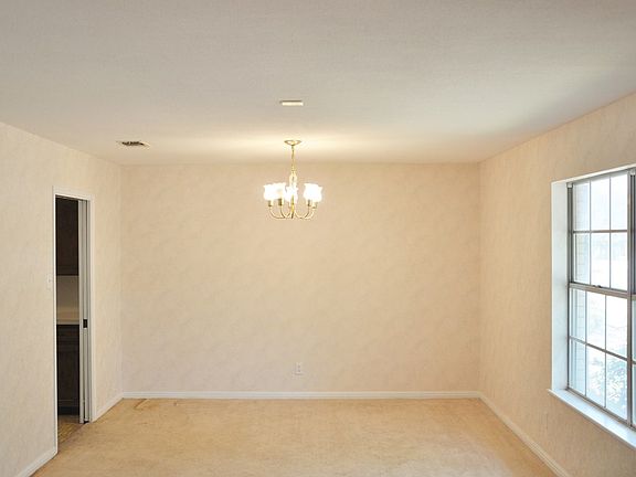 3rd image of 2937 Canyon Creek Dr