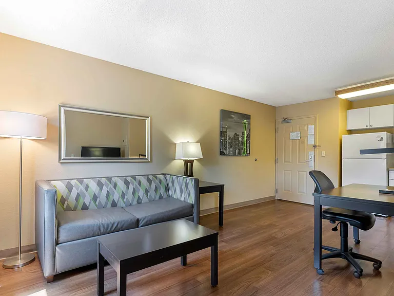 Deluxe Studio - 2 Full Beds