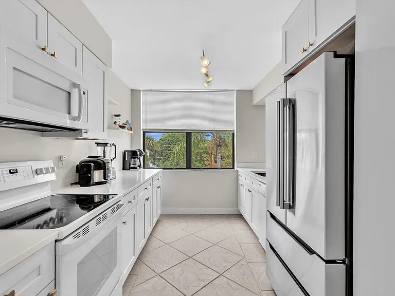 2455 Lindell Blvd #3401 — Photo 19