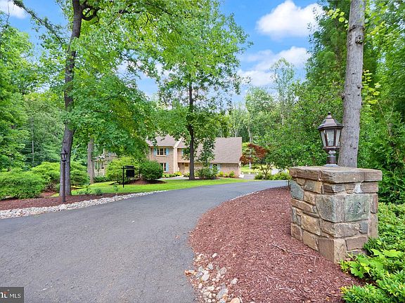 5th image of 431 Olympia Way
