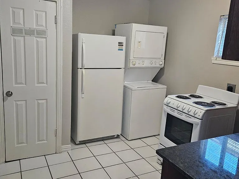 1409 Wentworth St #B — Photo 4