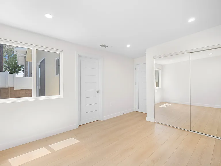 520 S Kenneth Rd — Photo 11