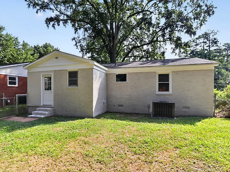 4820 Charleston Dr — Photo 16