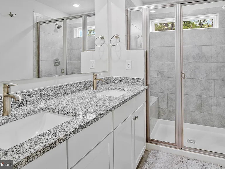 2764 Bridgewater Dr — Photo 21