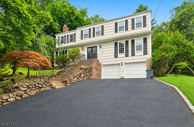 1st image of 15 Mount Vernon Ct