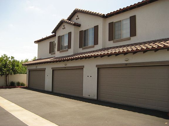 2 Car Garage w/direct access