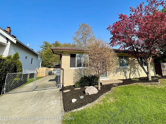 3rd image of 26640 Oak St