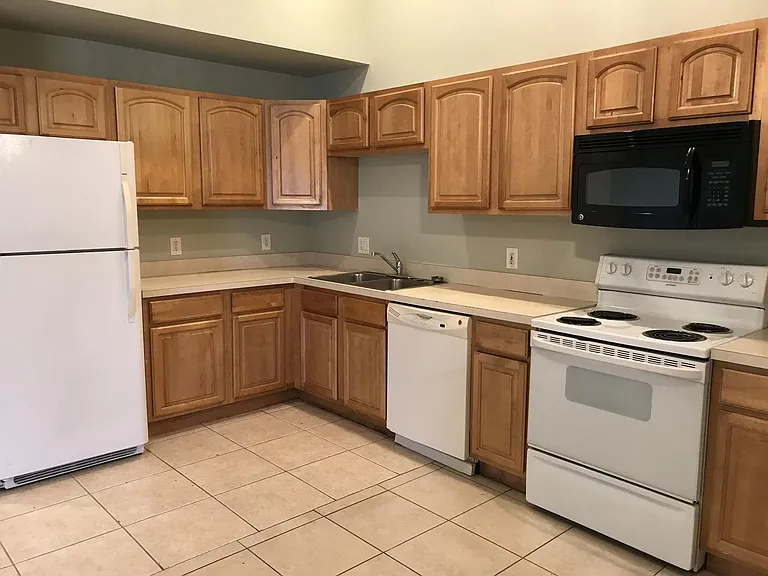 4400-4402 Douglas Ln — Photo 8