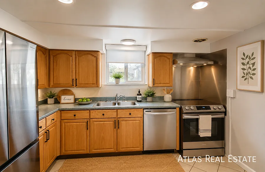 Lower Level Duplex in DU Area!! — Photo 2