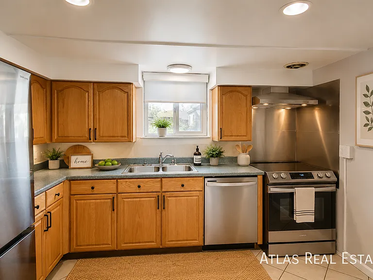 2475 S Lafayette St — Photo 2