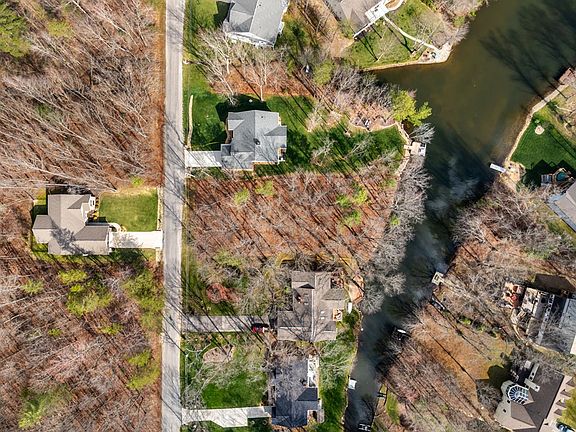 4th image of 15 Andover Ln