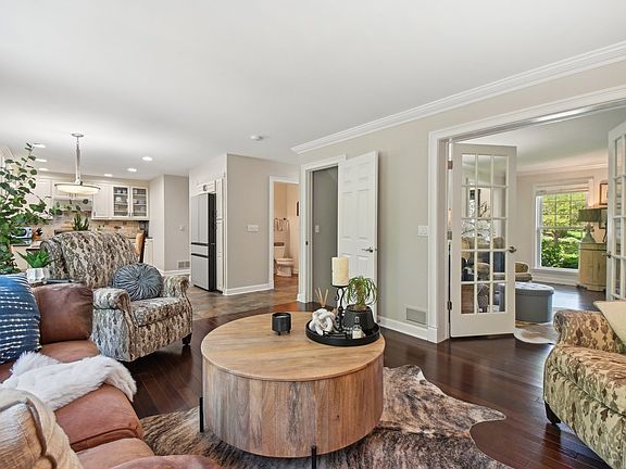 4th image of 527 Hampton Dr