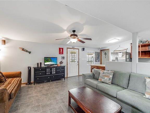 4th image of 614 Sandpiper Cir