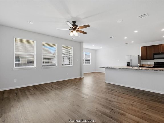 2nd image of 988 Rice Dr