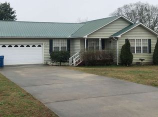 16 Club House Dr, Albertville, AL 35950
