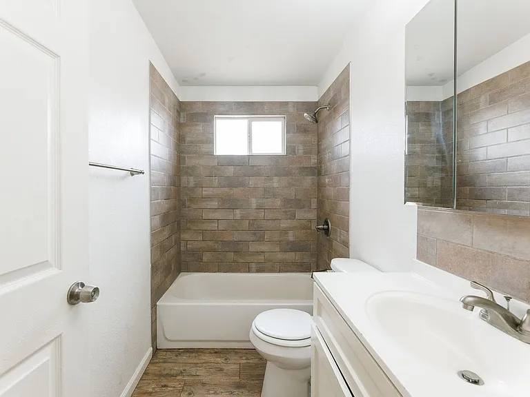 2107 48th St — Photo 14