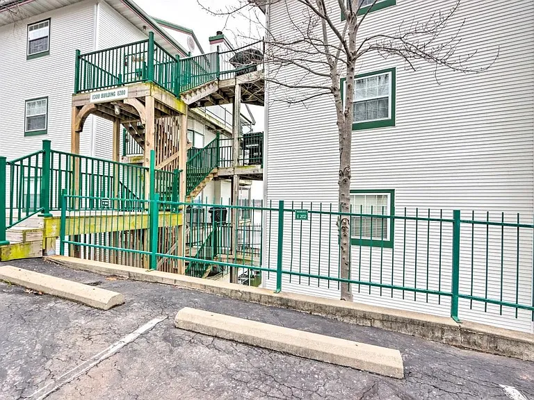 200 E Harbour Towne Dr #E203 — Photo 27