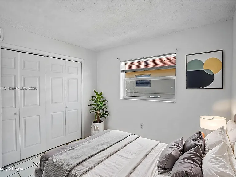 461 SW 7th St #5 — Photo 15