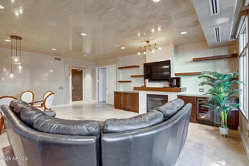 2211 E Camelback Rd Photo 1