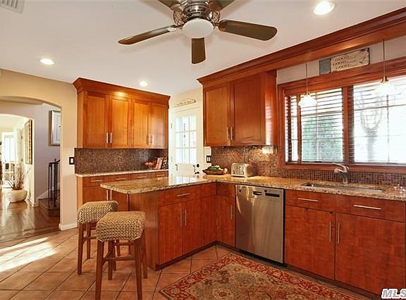 5th image of 107 3rd St