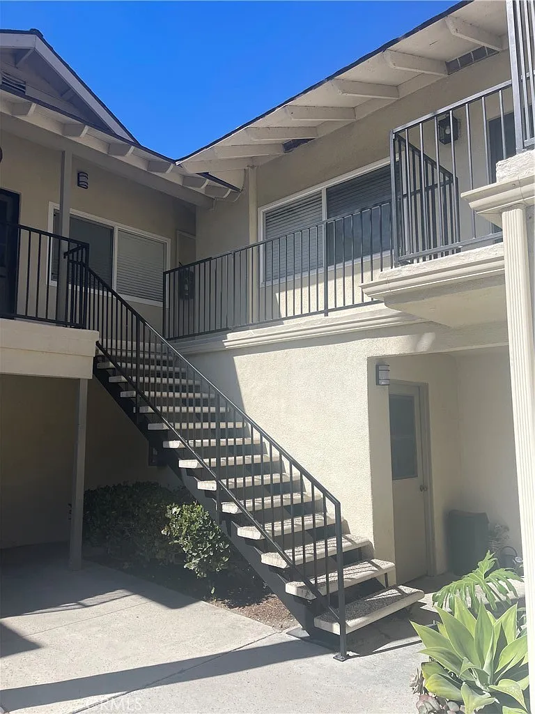 2 bed, 800 sqft, $3,500 — Photo 2