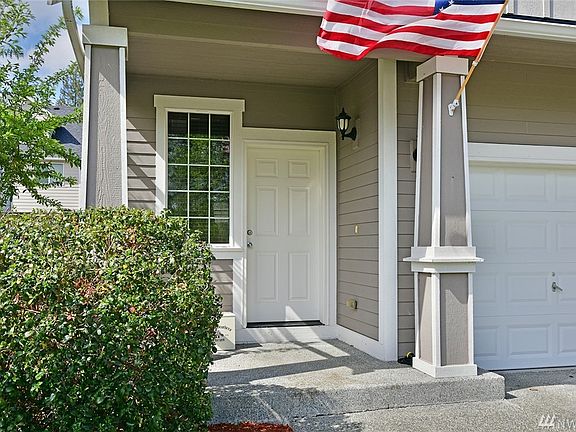 2nd image of 323 NE Miramar Cir