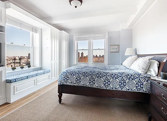 Sold by Warburg | media 4