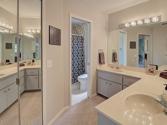 5th image of 5721 Golden Oaks Ln