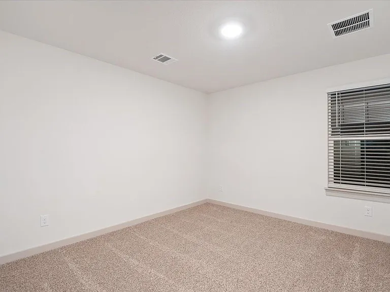 224 Fairfax Ave — Photo 11