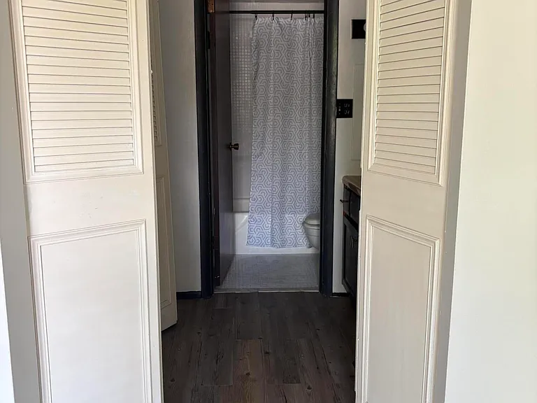 3660 Inverrary Dr #1B — Photo 27