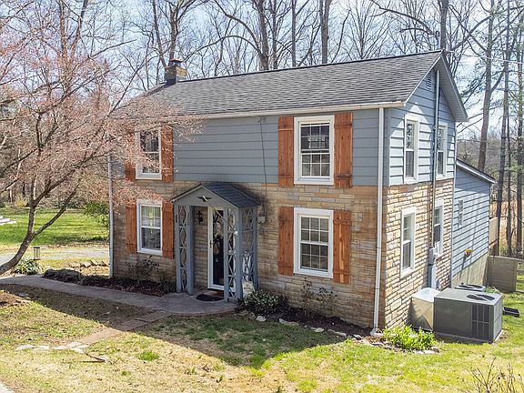 2nd image of 200 Oak Rd