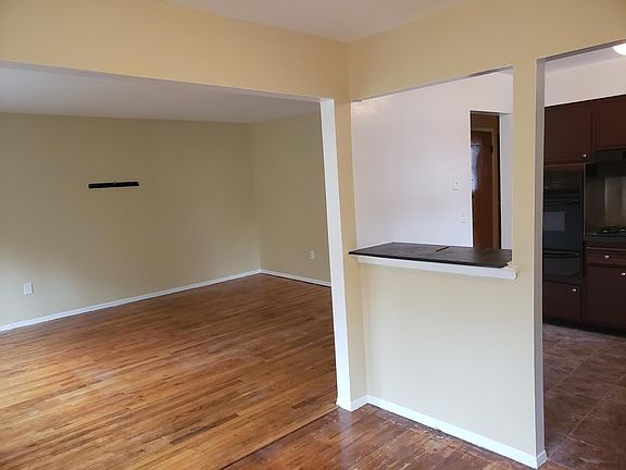 3rd image of 8027 135th St