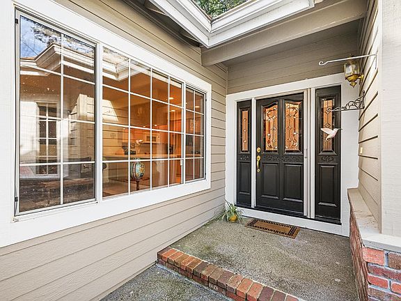 3rd image of 1011 Oak Mesa Drive