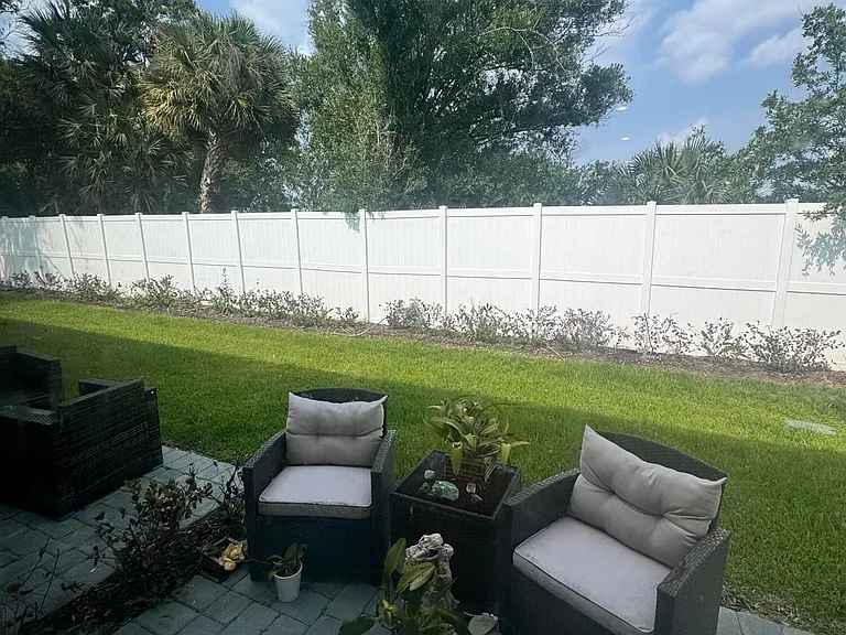 526 Salisbury Cir — Photo 15