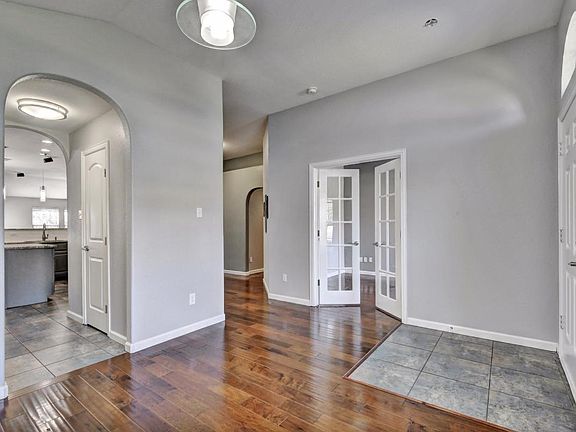 3rd image of 108 Justin Leonard Dr
