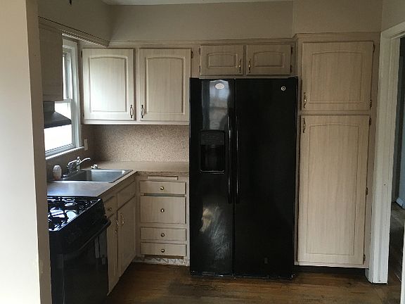 3rd image of 2 Porter Pl
