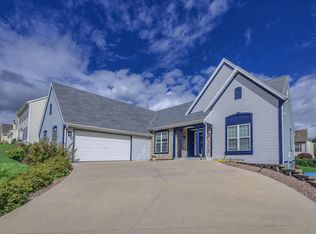 910 Valley Hill Dr, Waukesha, WI 53189