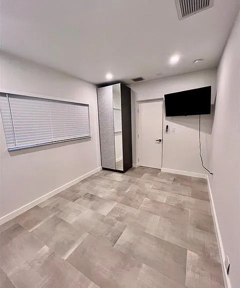 4680 NE 5th Ave — Photo 14