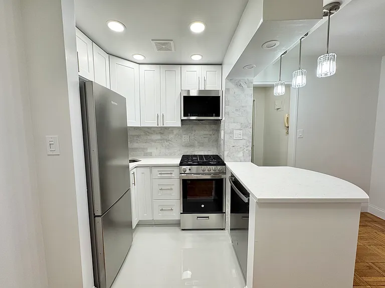 250 E 73rd St #15B — Photo 3
