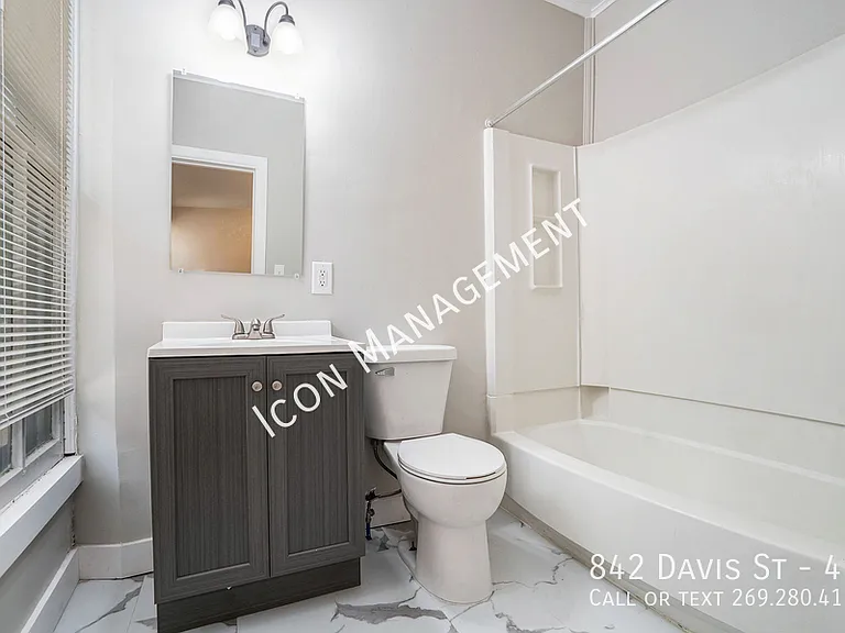 842 Davis St #4 — Photo 11