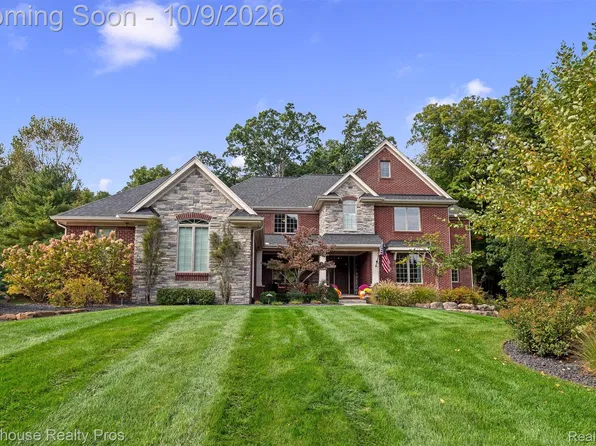 5648 Ciderberry Dr, Brighton, MI 48116