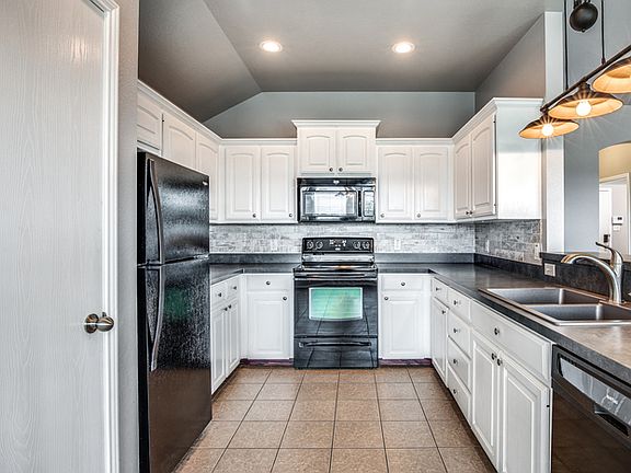 5th image of 1129 Manhassett Ct