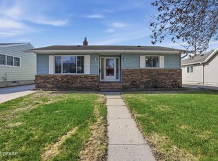 1919 8th Ave N, Grand Forks, ND 58203