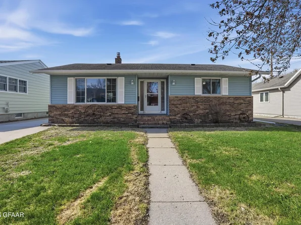 1919 8th Ave N, Grand Forks, ND 58203