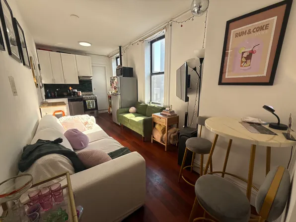 513 E 5th St #7A, New York, NY 10009