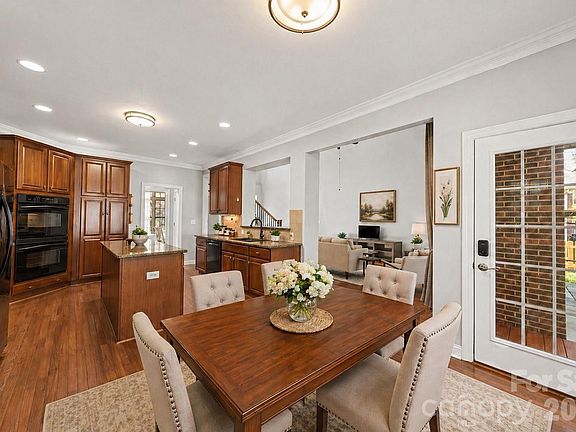 5th image of 217 Edenshire Ct