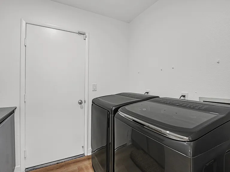 572 Macbrey Dr — Photo 17