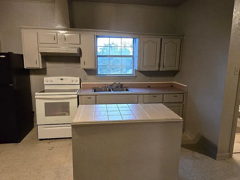 609 Elwayne Ave #3 — Photo 3